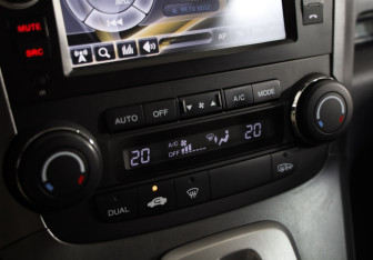 Подержанный автомобиль Honda CR-V 2007 года (15 фото)