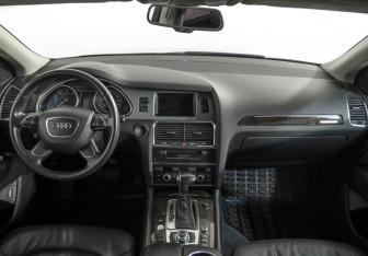 Подержанный автомобиль Audi Q7 2014 года (9 фото)