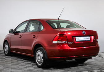 Подержанный автомобиль Volkswagen Polo Sedan 2011 года (7 фото)