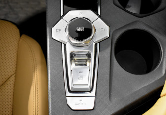 Подержанный автомобиль Changan UNI-V 2022 года (11 фото)