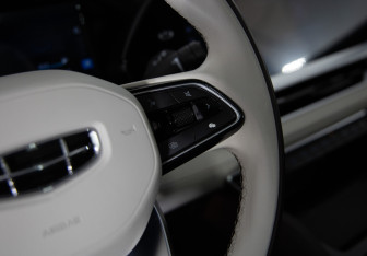 Подержанный автомобиль Geely Monjaro 2023 года (27 фото)