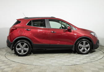 Подержанный автомобиль Opel Mokka 2013 года (4 фото)