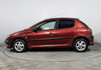 Подержанный автомобиль Peugeot 206 Hatchback 2004 года (8 фото)