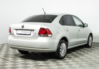 Подержанный автомобиль Volkswagen Polo Sedan 2014 года (5 фото)