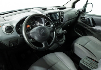 Подержанный автомобиль Citroen Berlingo 2012 года (11 фото)