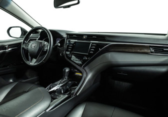 Подержанный автомобиль Toyota Camry Sedan 2018 года (9 фото)