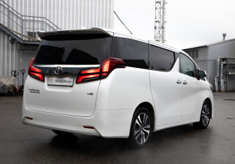 Подержанный автомобиль Toyota Alphard 2019 года (8 фото)