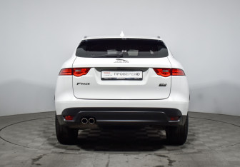 Подержанный автомобиль Jaguar F-Pace 2019 года (6 фото)