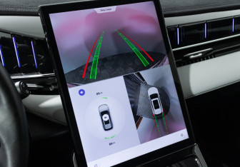 Подержанный автомобиль Geely Atlas 2023 года (17 фото)