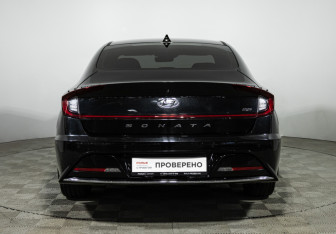 Подержанный автомобиль Hyundai Sonata 2021 года (6 фото)