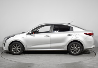 Подержанный автомобиль Kia Rio Sedan 2020 года (8 фото)
