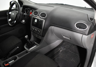 Подержанный автомобиль Ford Focus Sedan 2011 года (12 фото)