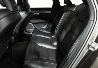 Подержанный автомобиль Volvo V90 Cross Country 2020 года (10 фото)