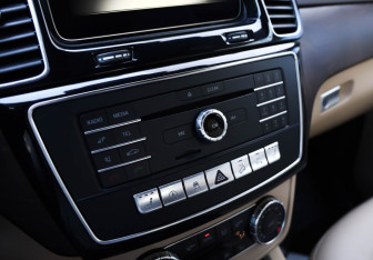 Подержанный автомобиль Mercedes-Benz GLE 2017 года (16 фото)