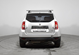 Подержанный автомобиль Renault Duster 2014 года (6 фото)