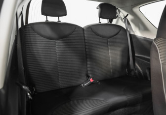 Подержанный автомобиль Peugeot 107 2012 года (18 фото)