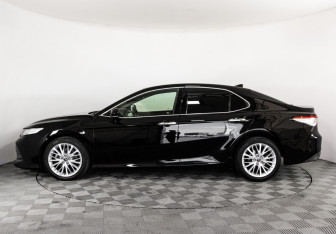Подержанный автомобиль Toyota Camry Sedan 2019 года (9 фото)