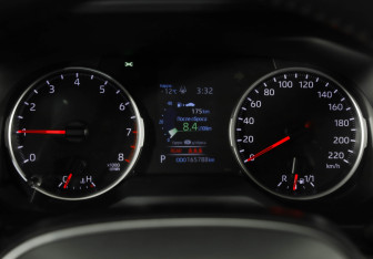 Подержанный автомобиль Toyota RAV4 2020 года (12 фото)