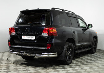 Подержанный автомобиль Toyota Land Cruiser Suv 2014 года (5 фото)