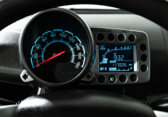 Подержанный автомобиль Chevrolet Spark 2011 года (12 фото)