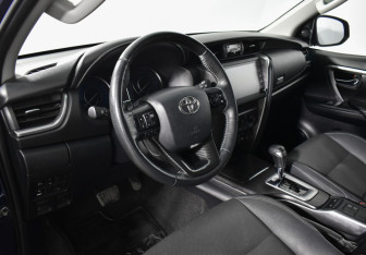 Подержанный автомобиль Toyota Fortuner 2021 года (9 фото)