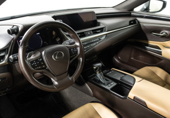 Подержанный автомобиль Lexus ES 2020 года (11 фото)