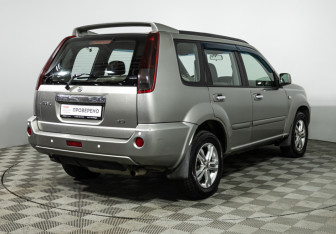 Подержанный автомобиль Nissan X-Trail 2005 года (5 фото)