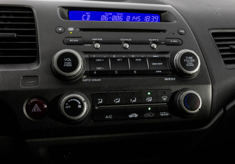 Подержанный автомобиль Honda Civic Sedan 2008 года (13 фото)