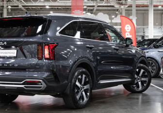 Подержанный автомобиль Kia Sorento 2022 года (8 фото)