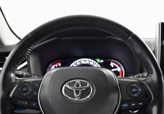 Подержанный автомобиль Toyota RAV4 2019 года (15 фото)