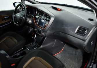 Подержанный автомобиль Kia Ceed Wagon 2016 года (13 фото)