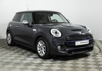 Подержанный автомобиль MINI Hatch 2015 года (3 фото)