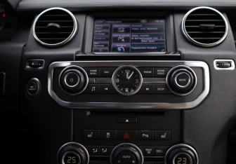 Подержанный автомобиль Land Rover Discovery 2012 года (25 фото)