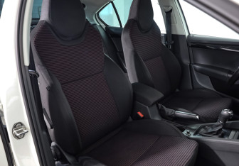 Подержанный автомобиль Skoda Octavia Liftback 2015 года (20 фото)