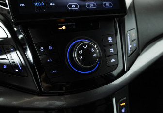 Подержанный автомобиль Hyundai i40 Sedan 2014 года (15 фото)