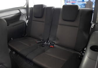 Подержанный автомобиль Toyota Wish Compactvan 2005 года (19 фото)