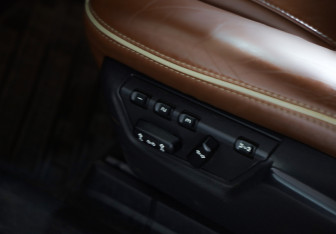 Подержанный автомобиль Volvo XC90 2013 года (17 фото)