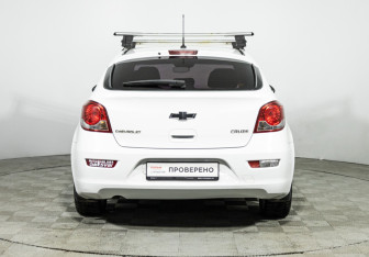 Подержанный автомобиль Chevrolet Cruze Hatchback 2013 года (6 фото)