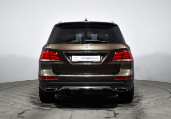 Подержанный автомобиль Mercedes-Benz GLE 2015 года (6 фото)