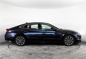 Подержанный автомобиль Hyundai Sonata 2021 года (4 фото)