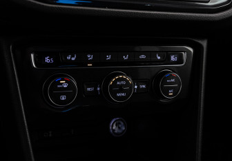 Подержанный автомобиль Volkswagen Tiguan 2017 года (16 фото)