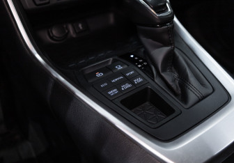Подержанный автомобиль Toyota RAV4 2021 года (19 фото)