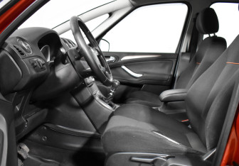 Подержанный автомобиль Ford S-MAX 2006 года (10 фото)