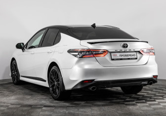 Подержанный автомобиль Toyota Camry Sedan 2021 года (7 фото)