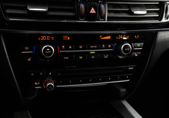 Подержанный автомобиль BMW X5 2017 года (18 фото)