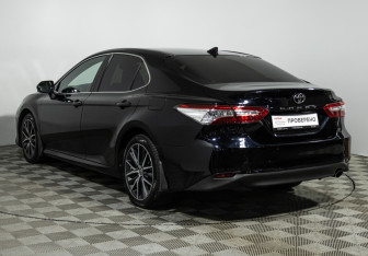 Подержанный автомобиль Toyota Camry Sedan 2021 года (7 фото)