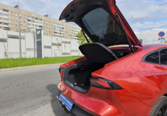 Подержанный автомобиль Changan UNI-V 2024 года (7 фото)