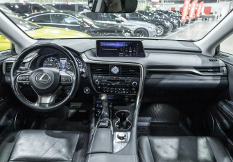 Подержанный автомобиль Lexus RX 2019 года (12 фото)