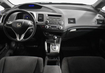 Подержанный автомобиль Honda Civic Sedan 2008 года (14 фото)