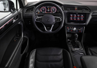 Подержанный автомобиль Volkswagen Tiguan 2021 года (11 фото)
